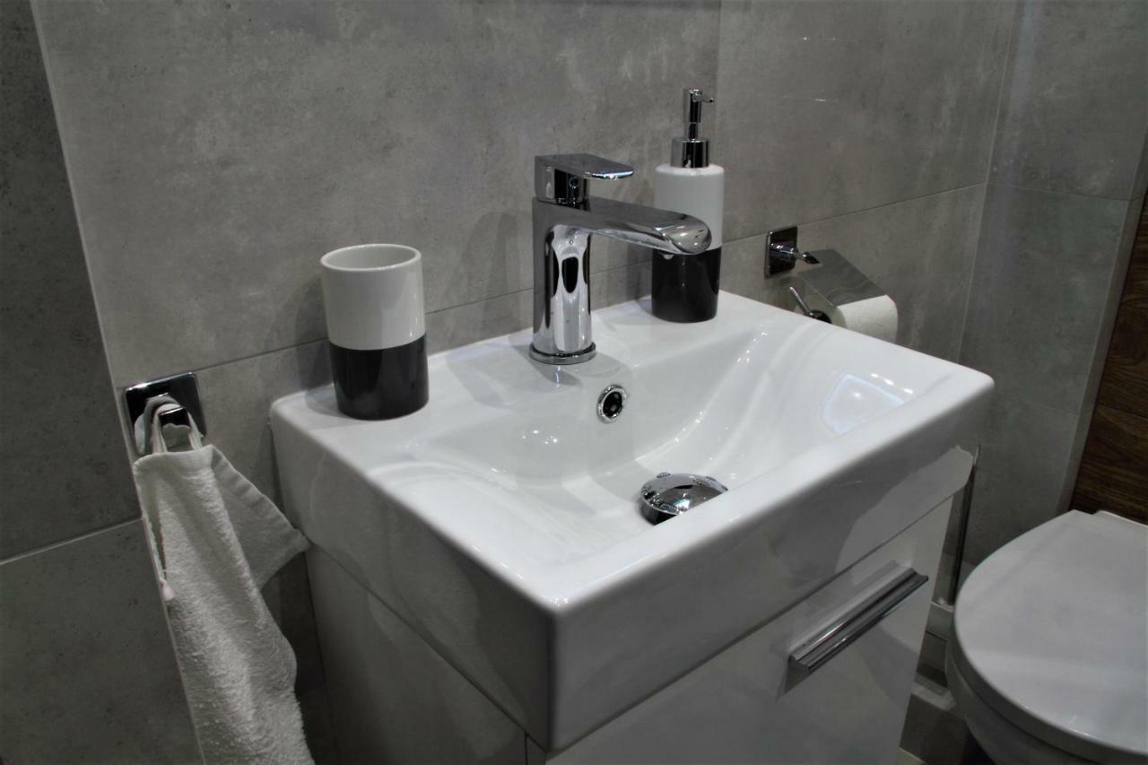 Apartament H&P Gold Apartman Varsó Kültér fotó